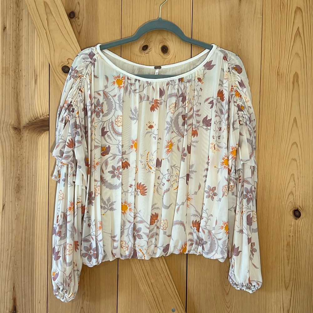 NWOT free people top size small w floral print long puffy sleeves w ruffles